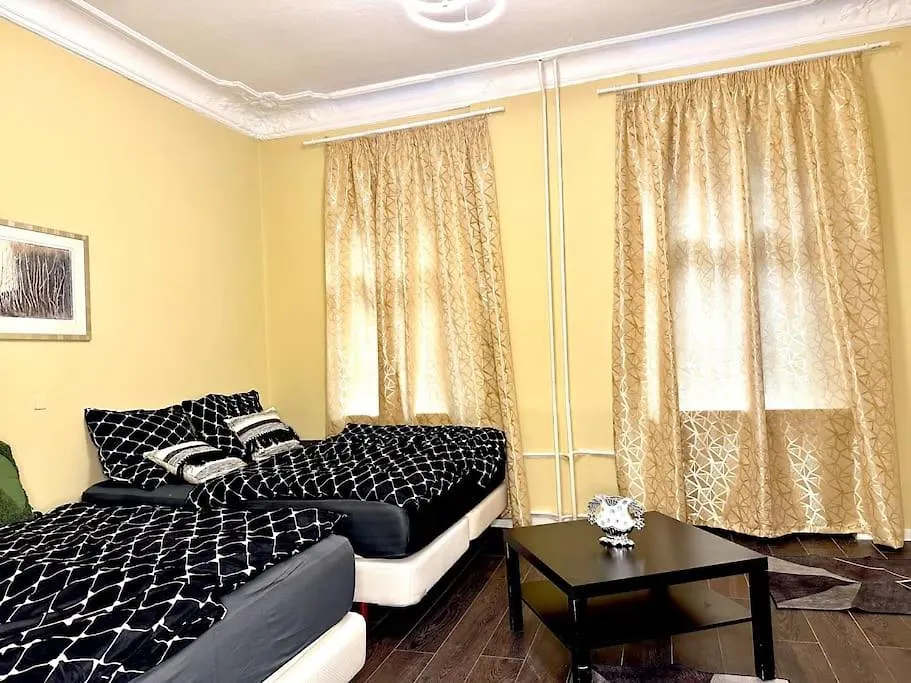 Schoenes Grosses Apartment Im Zentrum Berlins  Berlin