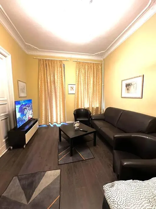 Schoenes Grosses Apartment Im Zentrum Berlins