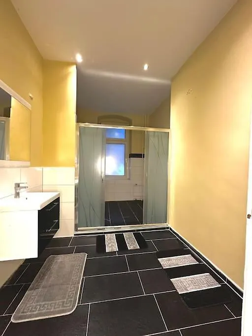 Schoenes Grosses Apartment Im Zentrum Berlins